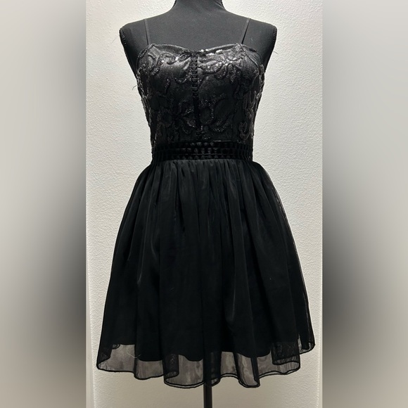 City Triangles Dresses & Skirts - City Triangles Short Prom Dress - 5 - Black - Used